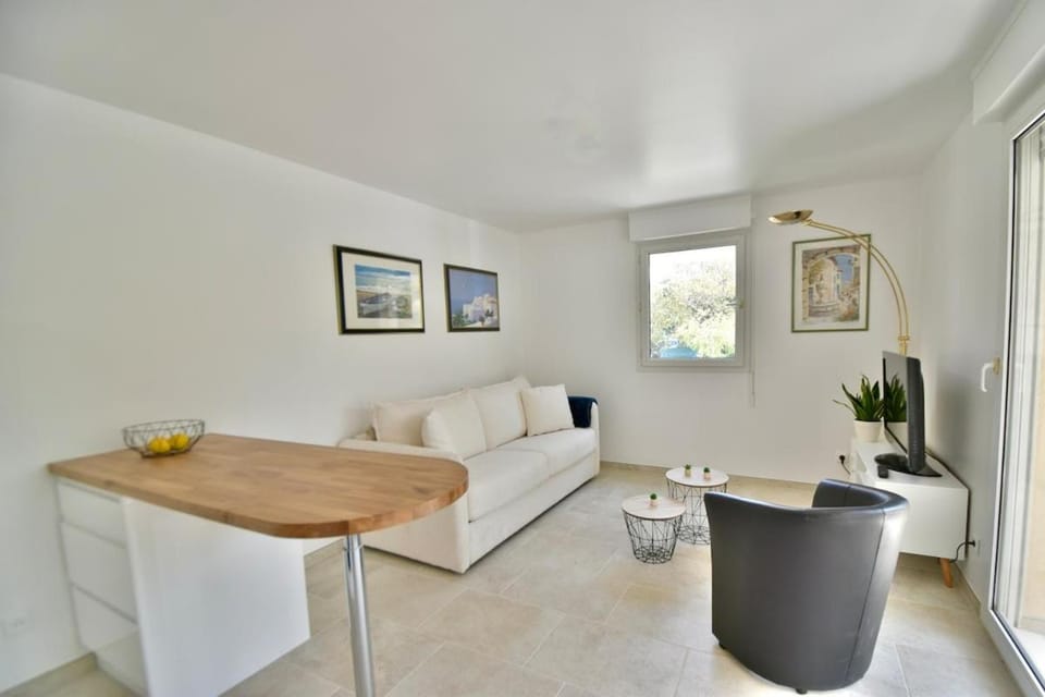 Studio BELLA VISTA avec parking Apartment in Mougins