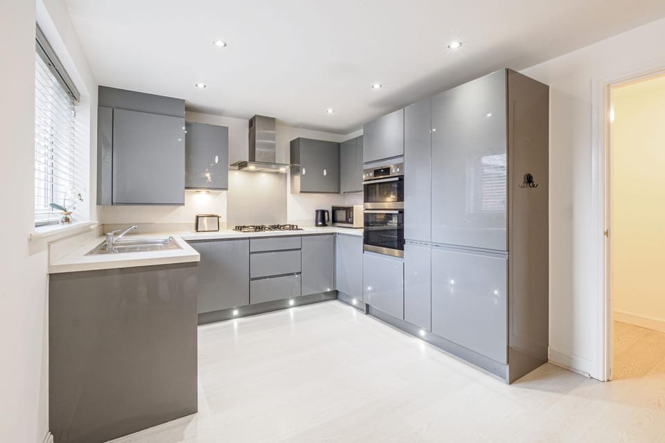 Kitchen or kitchenette, oven, stove