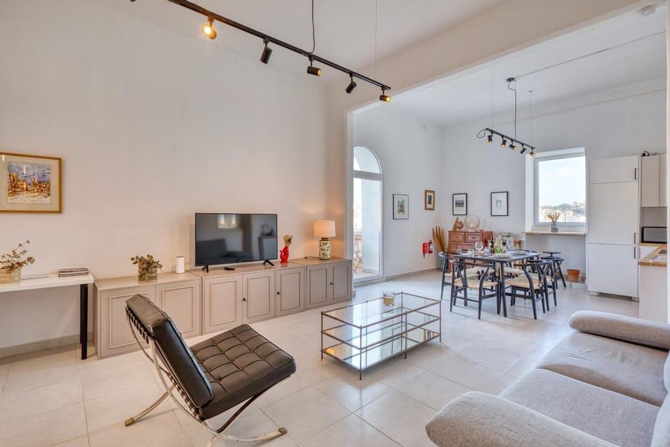 Beautiful seafront 2 bedroom apartment with breath-taking views BBRI1-1 Apartment in Malta