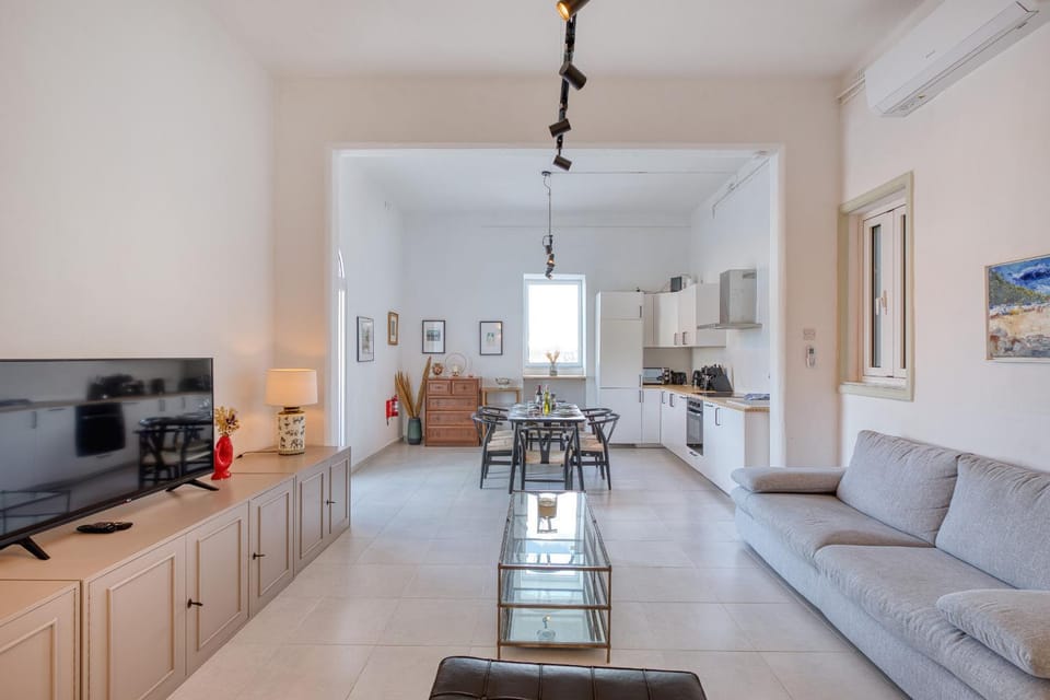 Beautiful seafront 2 bedroom apartment with breath-taking views BBRI1-1 Apartment in Malta