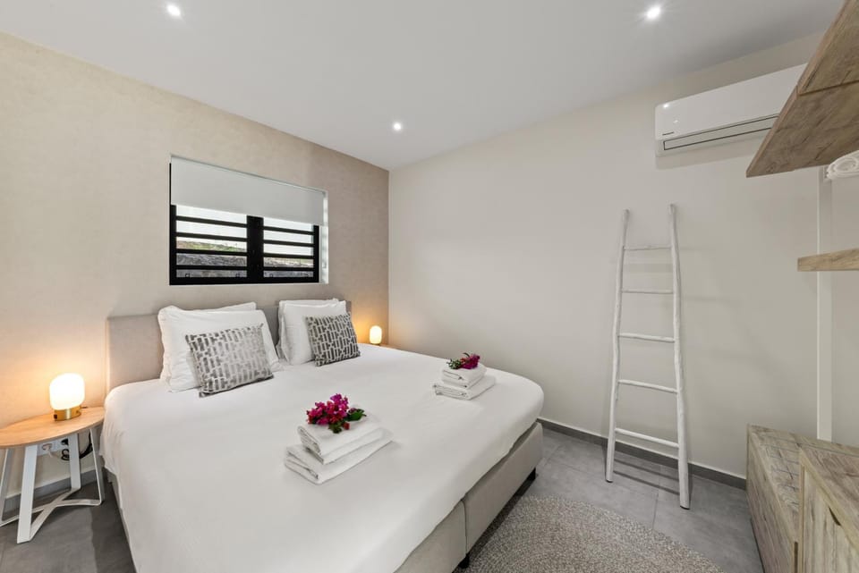 Apartment Mira, Mambo Beach met Zwembad & Palapa Apartment in Willemstad