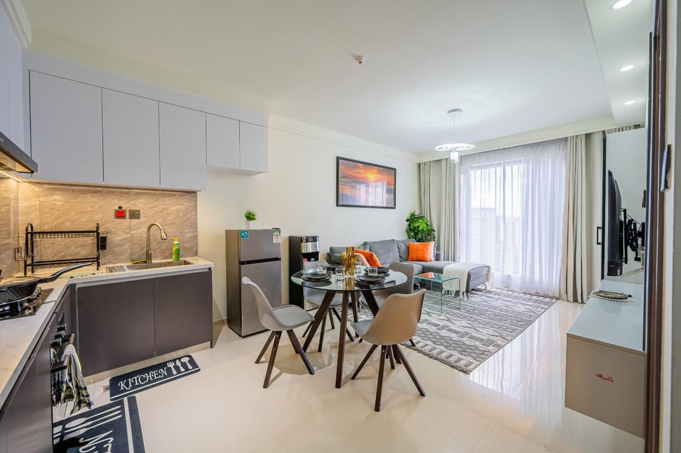 Kitchen or kitchenette, Seating area, Dining area, oven