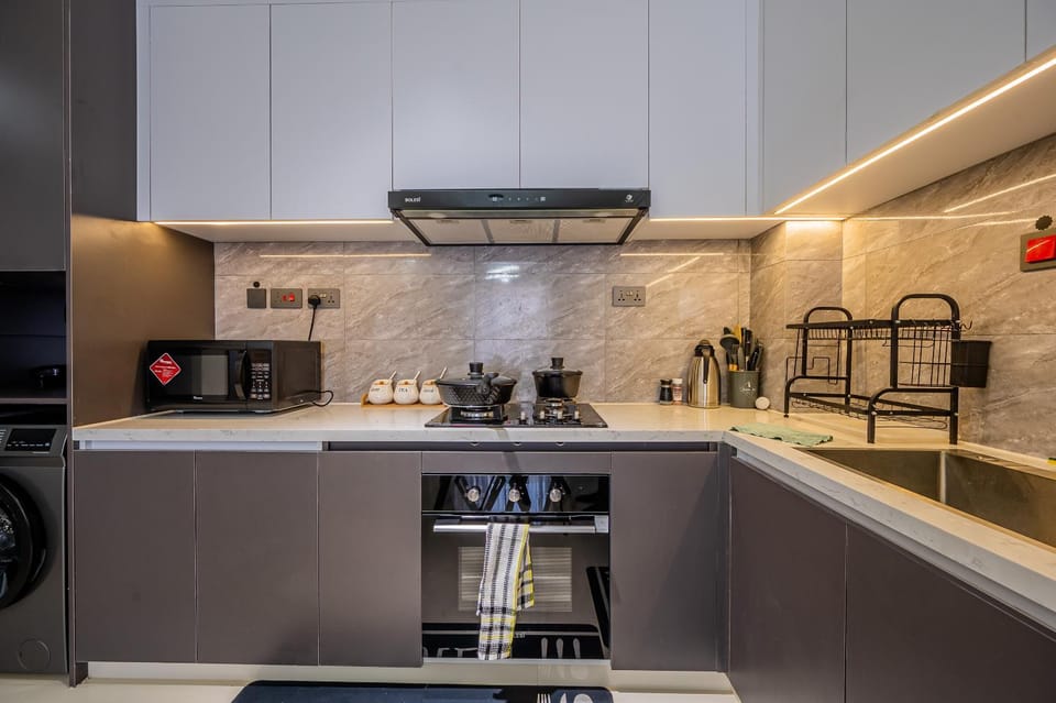 Coffee/tea facilities, Kitchen or kitchenette, oven, stove, toaster
