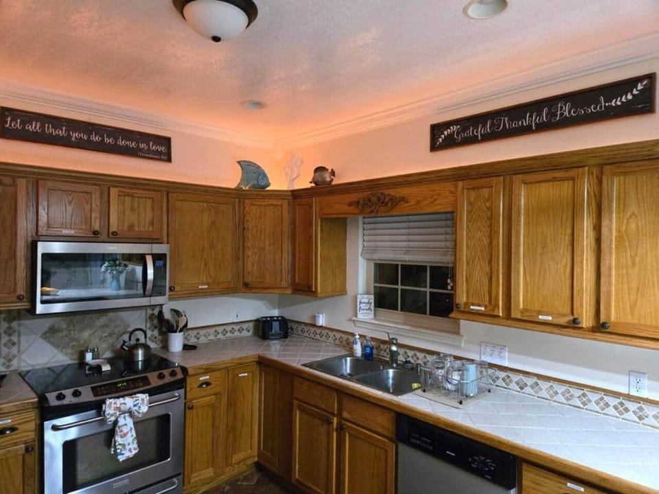 Kitchen or kitchenette, dishwasher, oven, pet friendly, stove, toaster