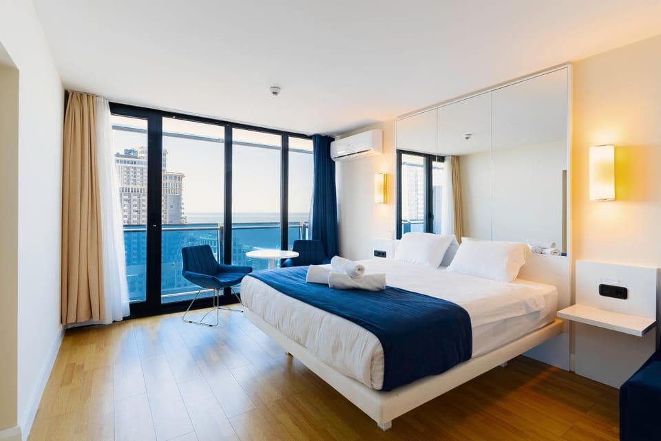 Bed, Living room, Photo of the whole room, Seating area, Bedroom, towels