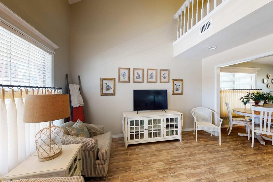 Tranquil Gulf escape with 2 decks beach access nearby central AC & free WiFi House in West Beach