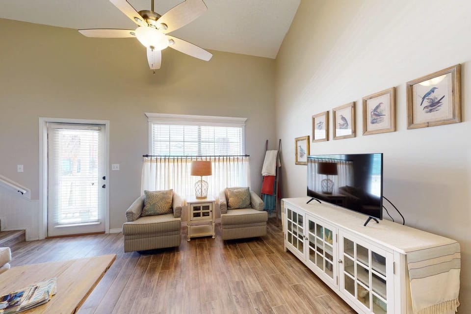 Tranquil Gulf escape with 2 decks beach access nearby central AC & free WiFi House in West Beach