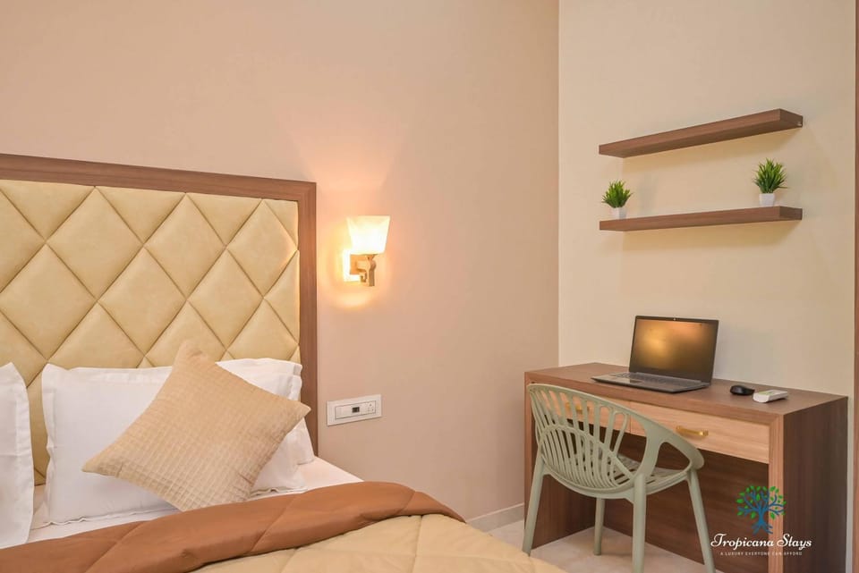 TV and multimedia, Photo of the whole room, Bedroom