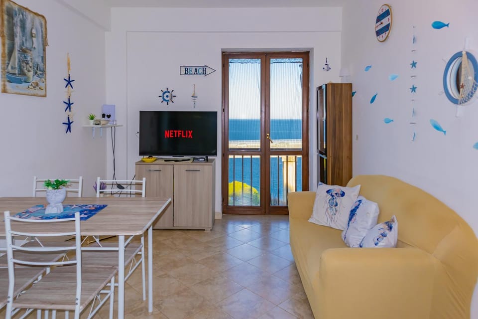 Communal lounge/ TV room, TV and multimedia, Dining area