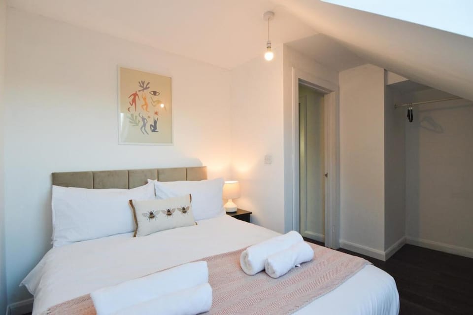 Stylish 1-Bedroom Loft Flat Apartment in Kirkcaldy