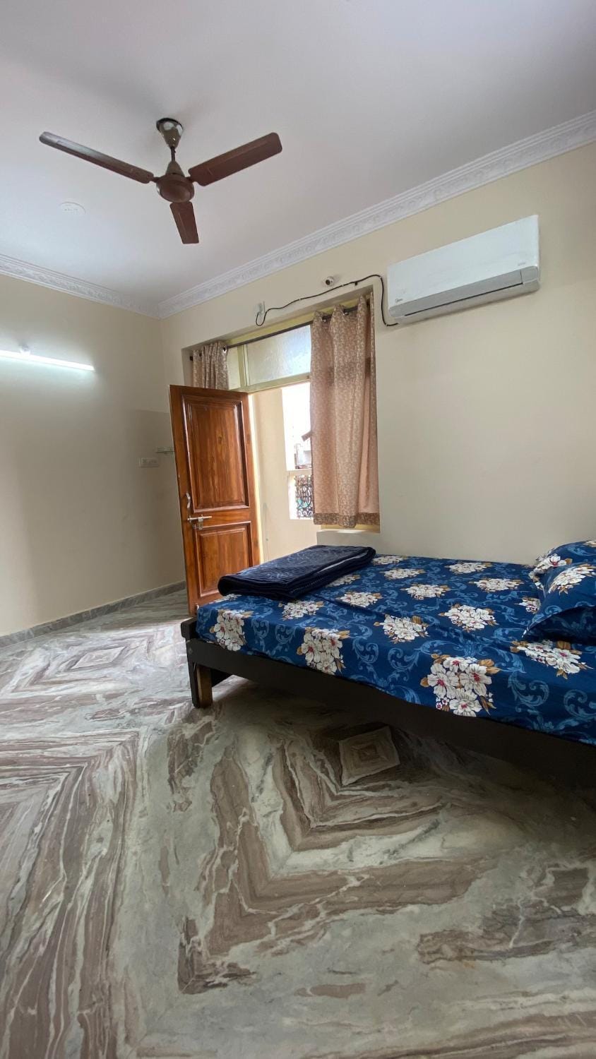 GALAXY RETREAT ,Stylish 2BHK in Charminar,Hyd Apartment in Hyderabad