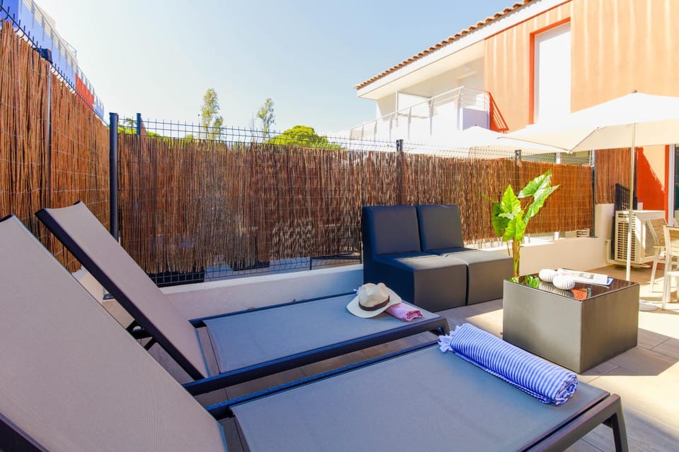Patio, Day, Balcony/Terrace, sunbed