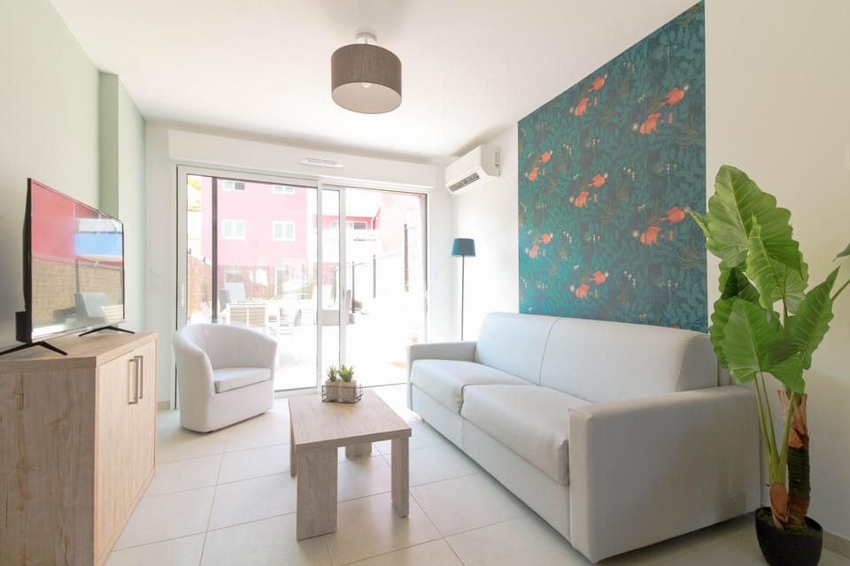 Communal lounge/ TV room, TV and multimedia, Living room, Seating area
