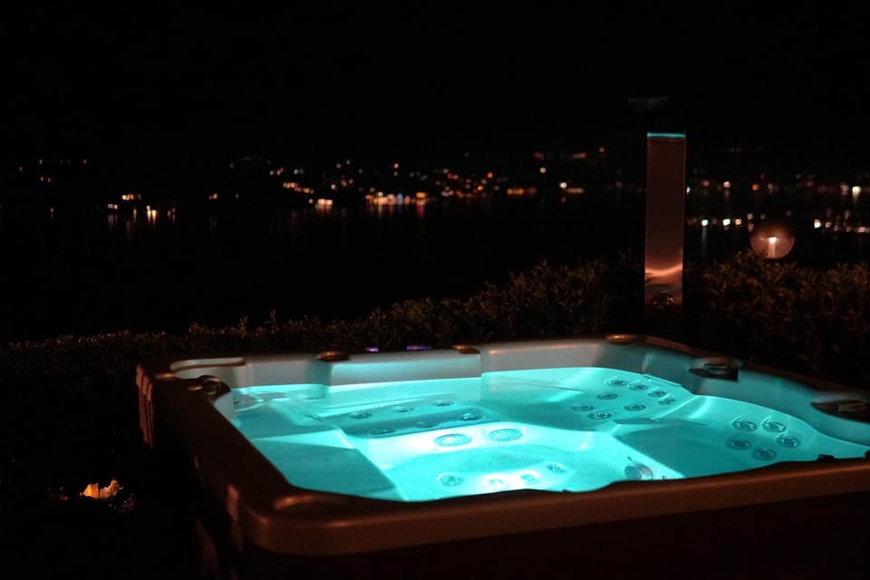 Hot Tub, City view, Lake view, Landmark view, Mountain view, Open Air Bath