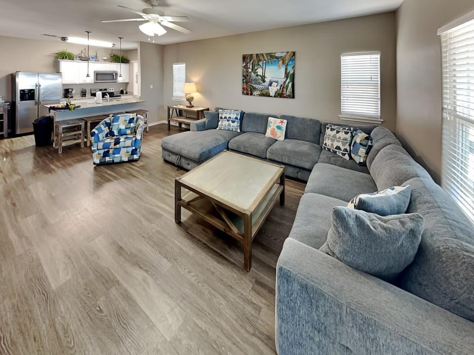 Day, Kitchen or kitchenette, Living room, Seating area, furniture