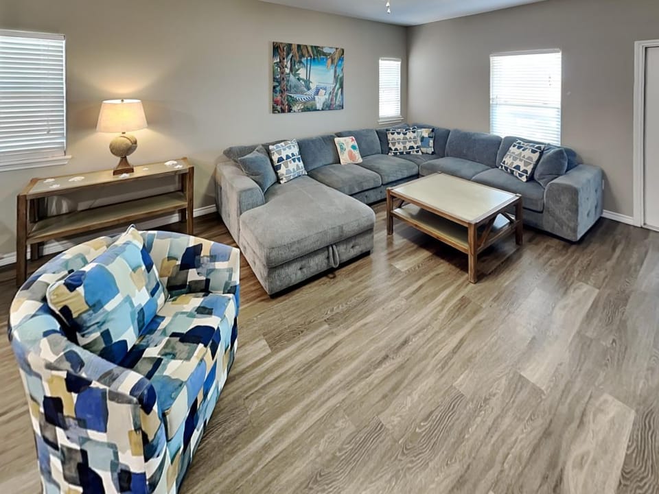 Day, Living room, Seating area, furniture