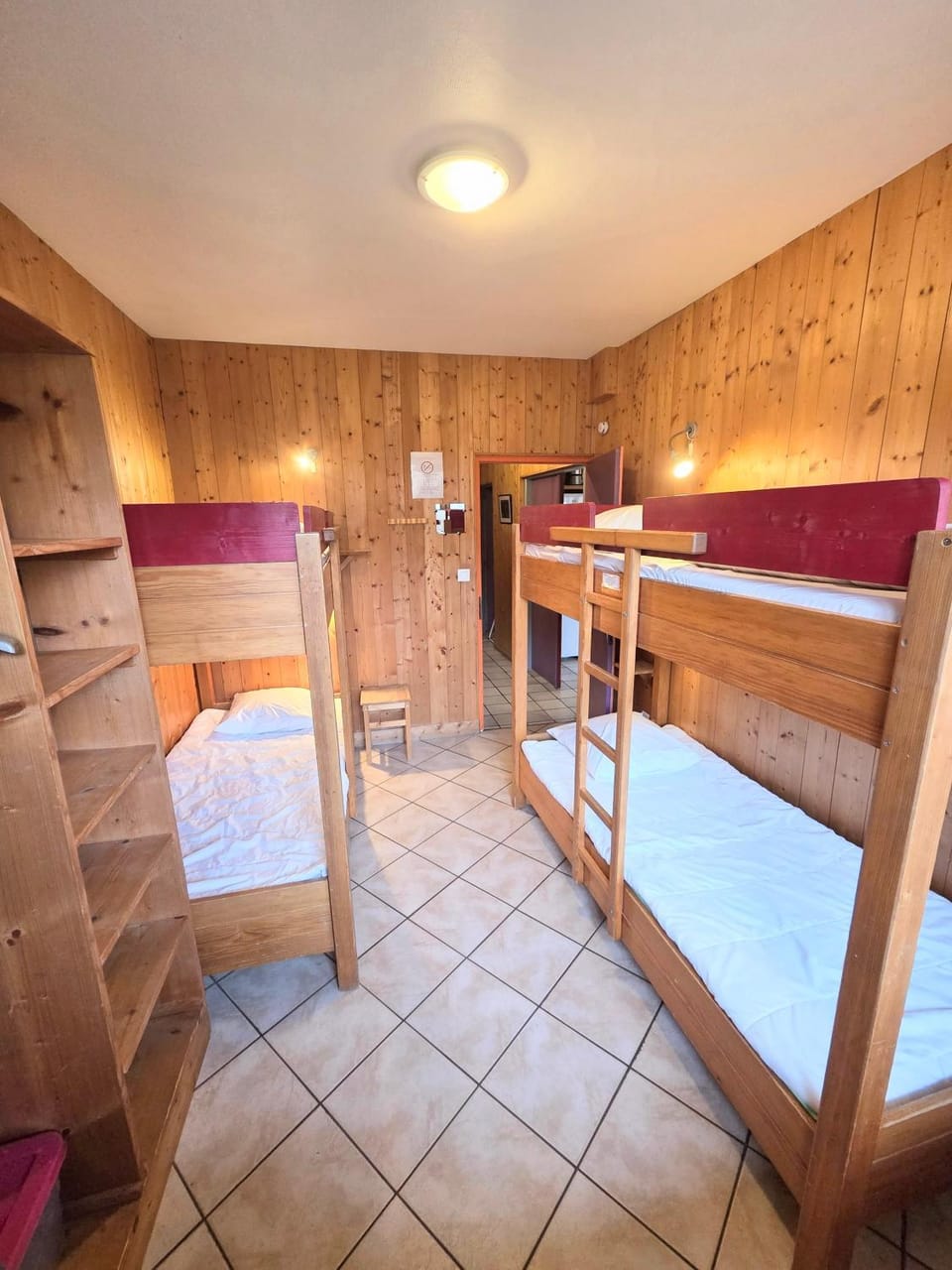 Bedroom, bunk bed