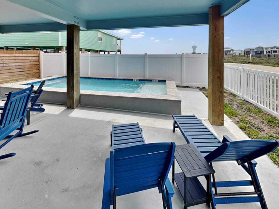 Patio, Day, Seating area, Swimming pool, furniture