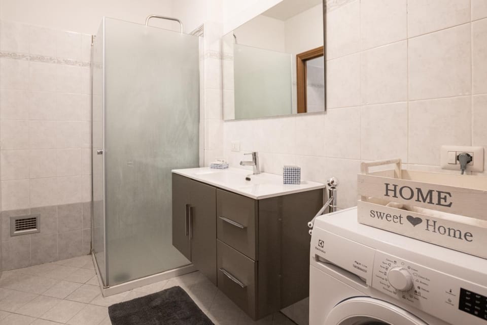 Shower, Bathroom, washing machine