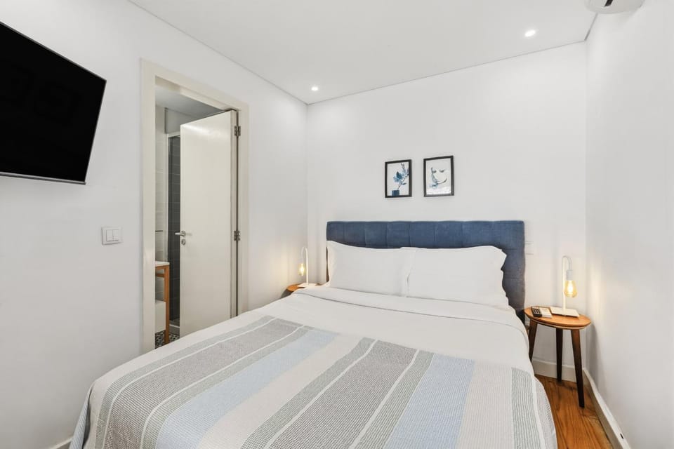 Bed, TV and multimedia, Bedroom, air conditioner