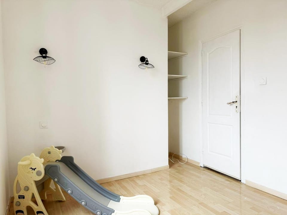 Charmante maison avec jardin de 300 m2 Proche vieille ville de Boulogne-sur-Mer Apartment in Hauts-de-France