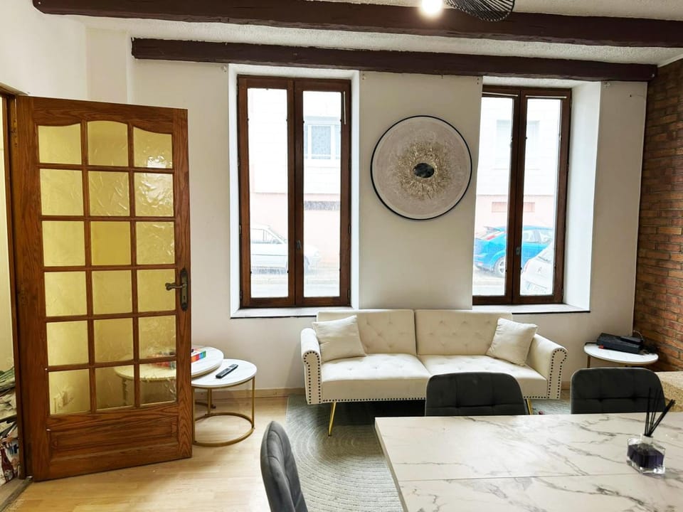 Charmante maison avec jardin de 300 m2 Proche vieille ville de Boulogne-sur-Mer Apartment in Hauts-de-France