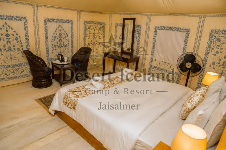 Bed, Living room, Seating area, Bedroom, Text overlay