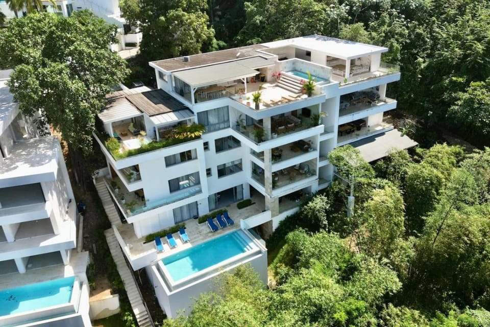 Property building, Bird's eye view, Balcony/Terrace, Pool view, Swimming pool