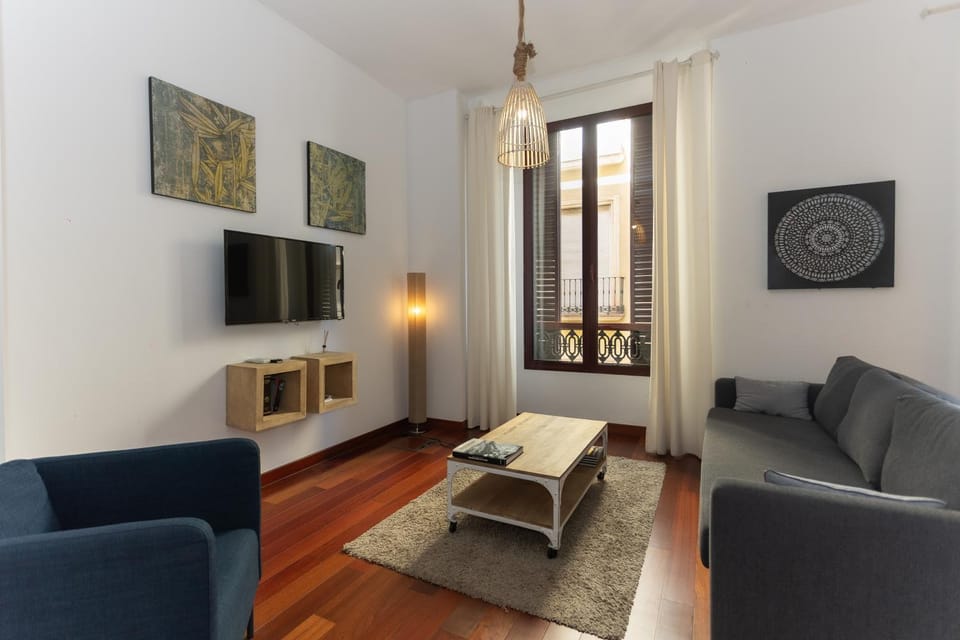 TV and multimedia, Living room, Seating area, Evening entertainment