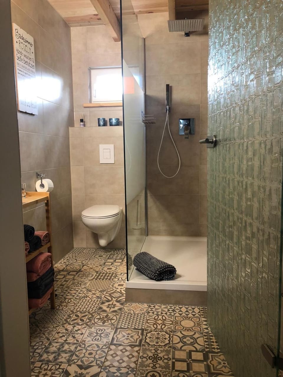 Shower, Toilet, Bathroom, towels