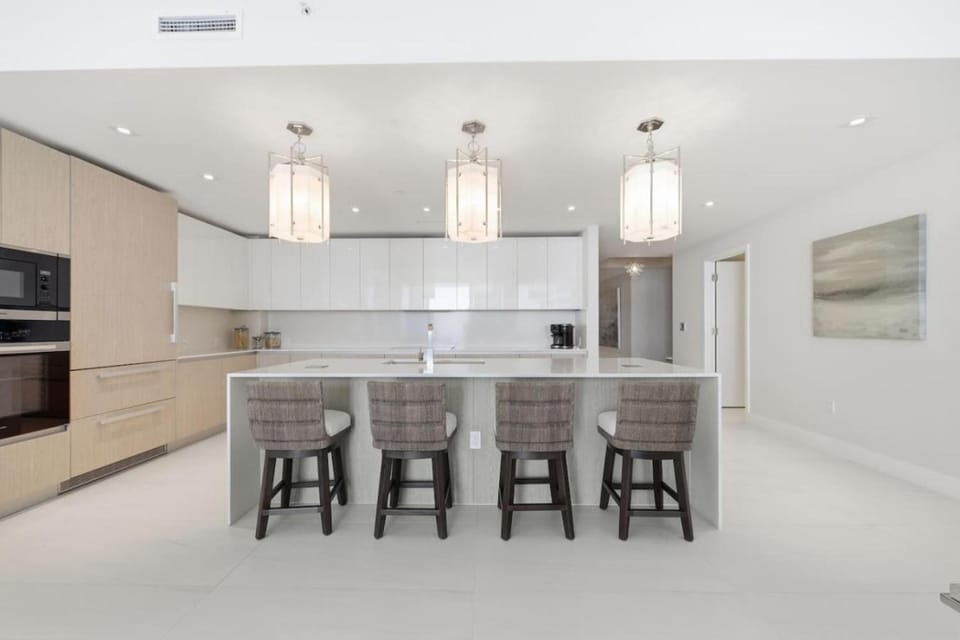 Luxury 2BR and Den condo at exclusive Amrit Resort Apartment in Riviera Beach