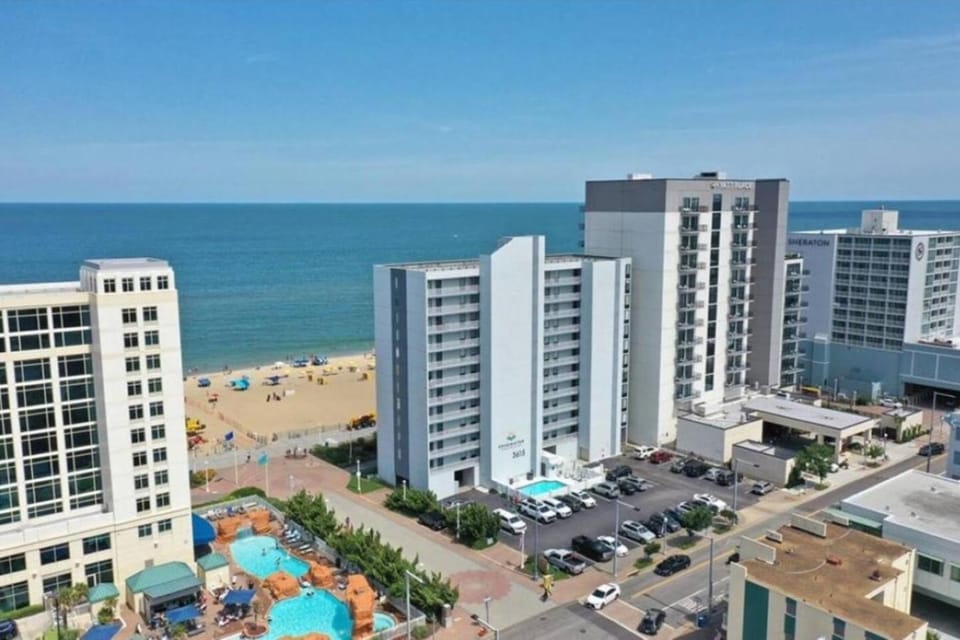 Beachfront Condo/ Pool/ Surfing/ Fishing / EW 1202 House in Virginia Beach