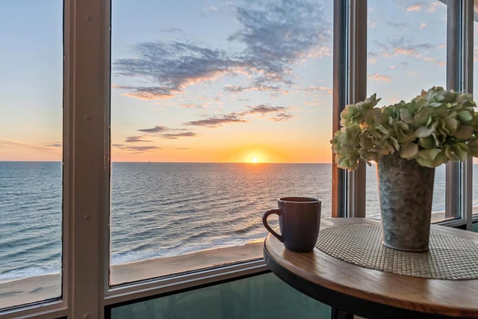 Beachfront Condo/ Pool/ Surfing/ Fishing / EW 1202 House in Virginia Beach