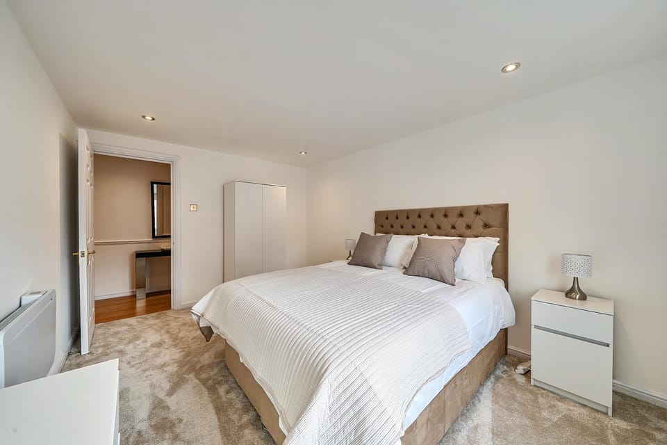 Bed, Photo of the whole room, Bedroom, wardrobe