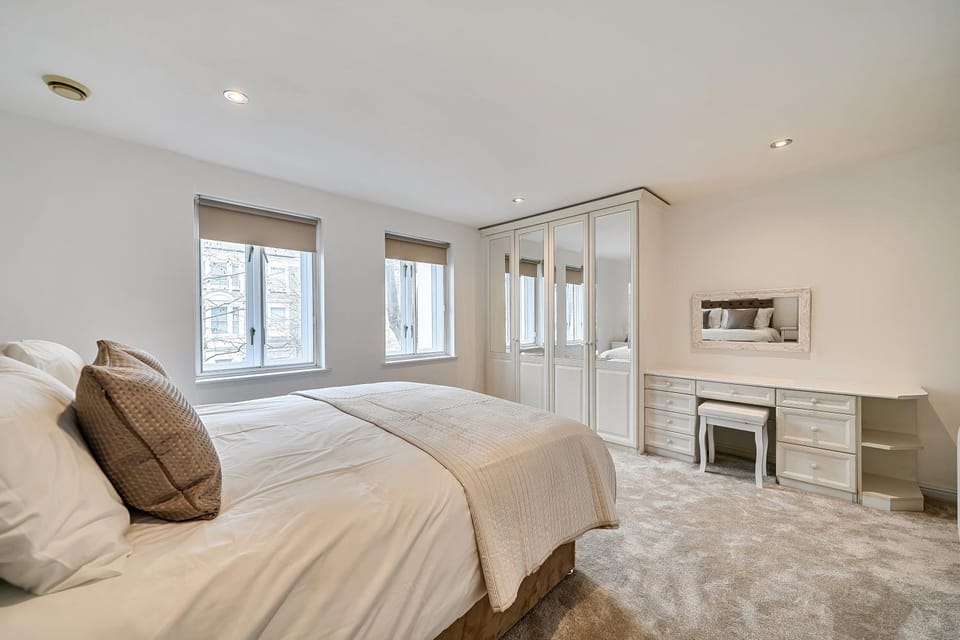 Bed, Photo of the whole room, Bedroom, wardrobe