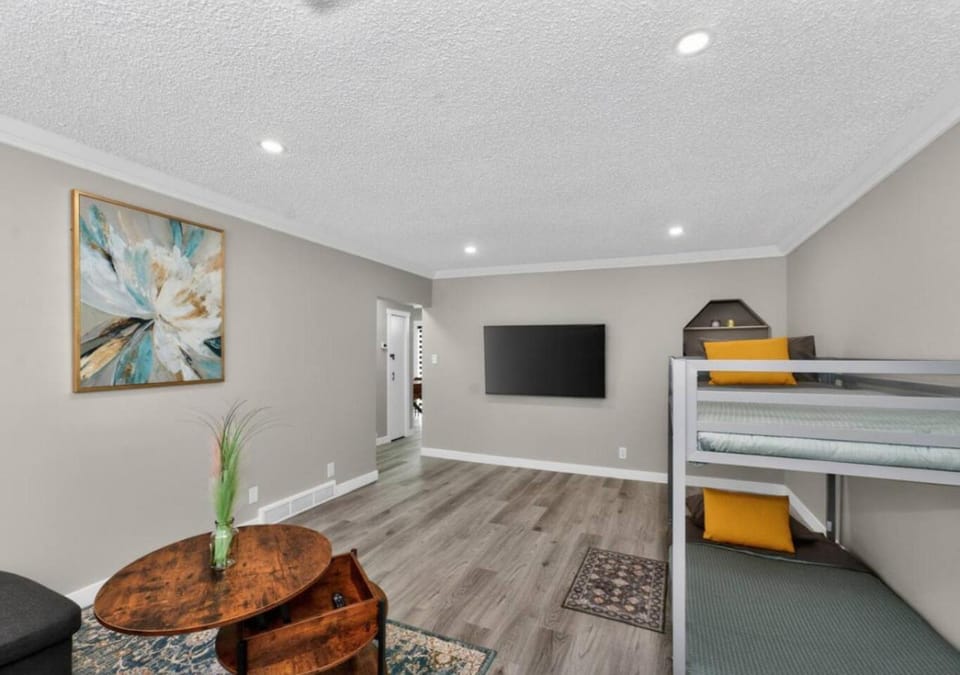 Bed, Living room