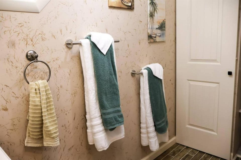 Bathroom, towels