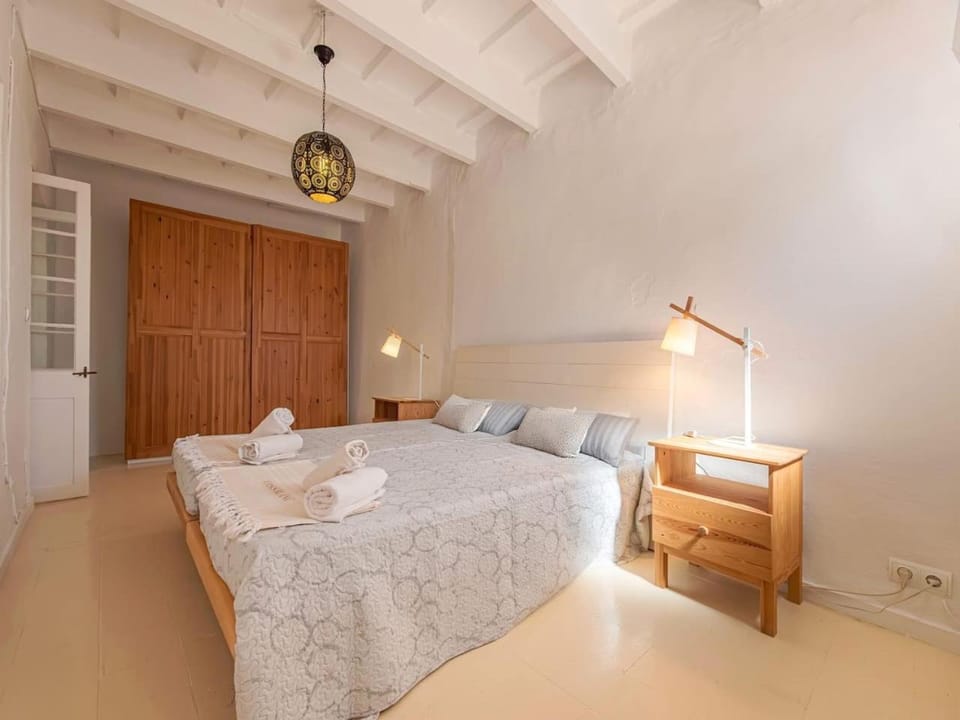 Bed, Photo of the whole room, Bedroom, towels, wardrobe