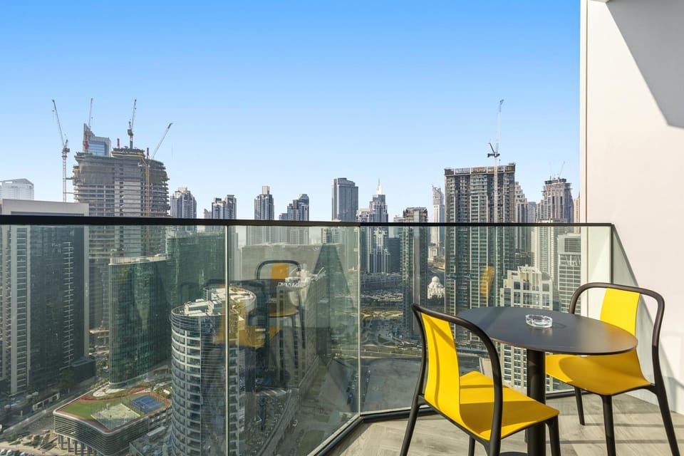 View (from property/room), Balcony/Terrace, City view, Lake view, Landmark view