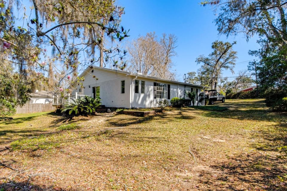 2 Mi to FSU: Pet-Friendly Retreat w/ Private Yard House in Tallahassee