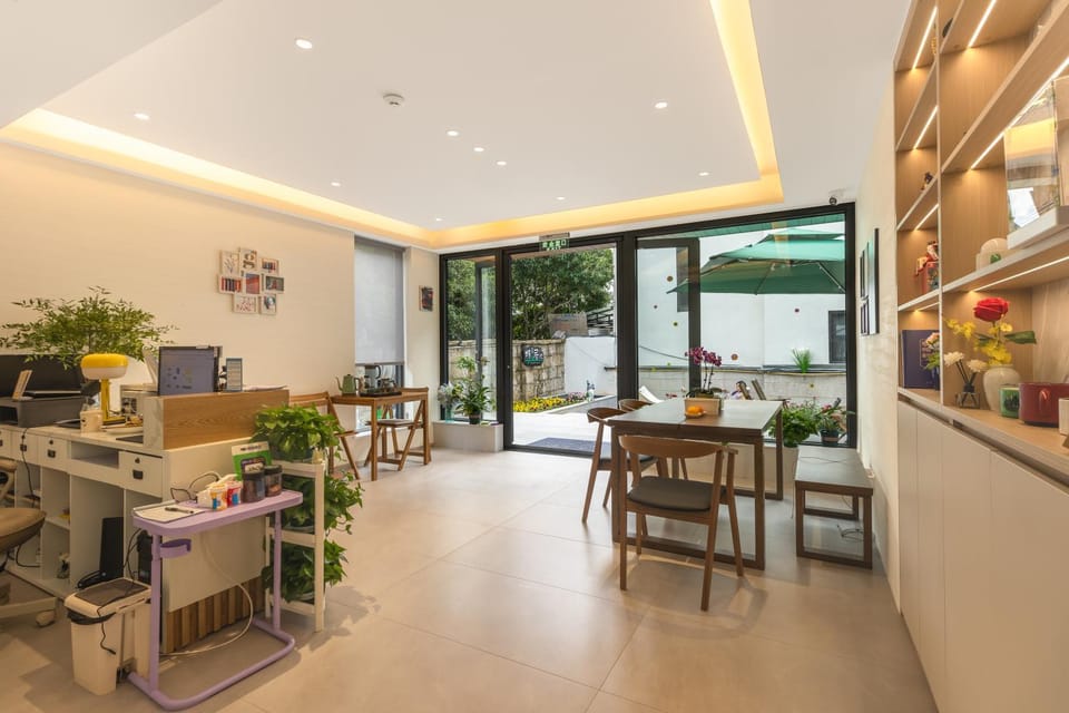 Communal lounge/ TV room