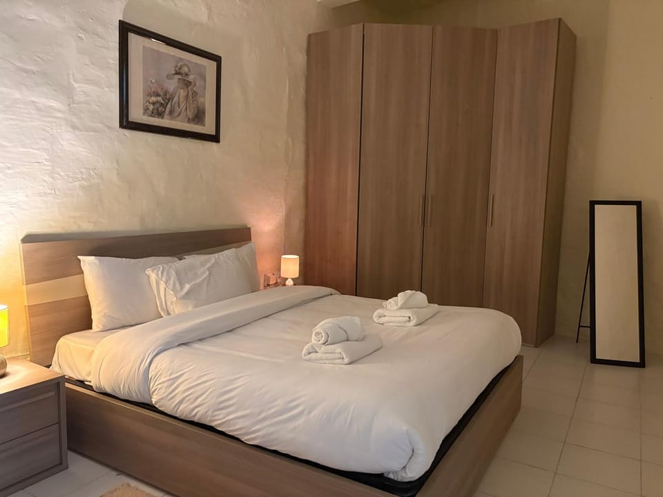 Bed, Bedroom, towels, wardrobe