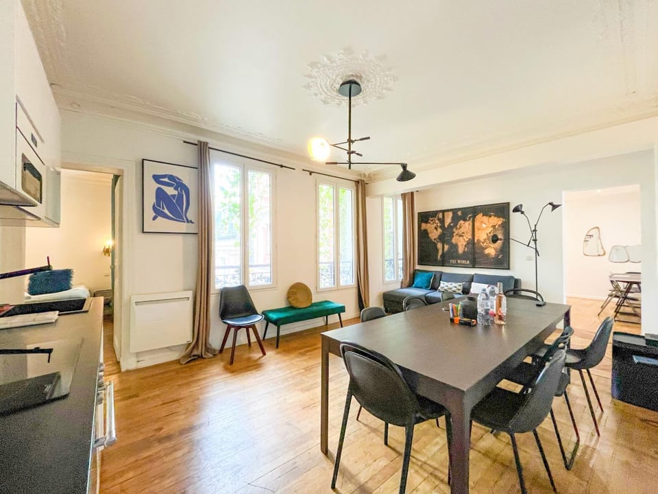 UrbanFlat 99 - Beautiful 6 BDR Apartment in the center of Paris Apartment in Paris