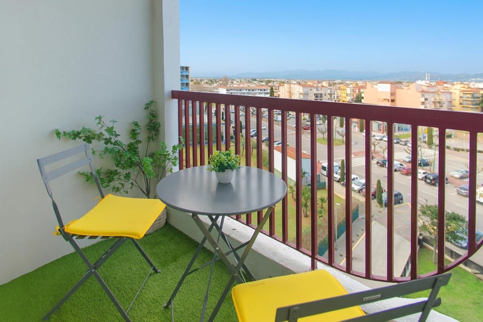 Balcony/Terrace, City view