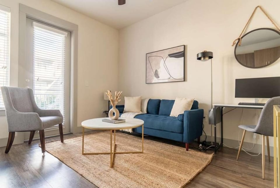Modern 1BR Chic Retreat Pool Gym Parking Apartment in Richardson