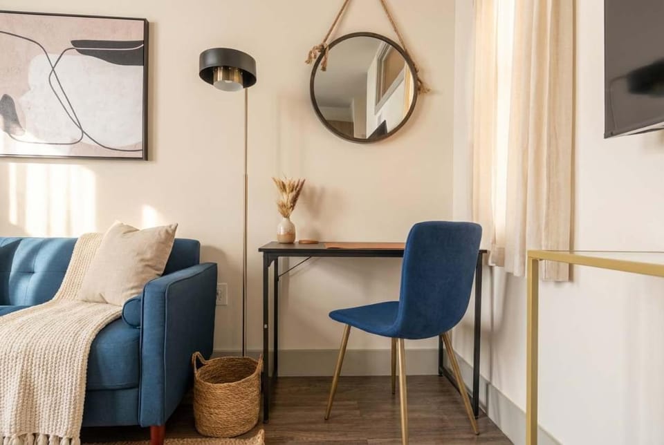 Modern 1BR Chic Retreat Pool Gym Parking Apartment in Richardson