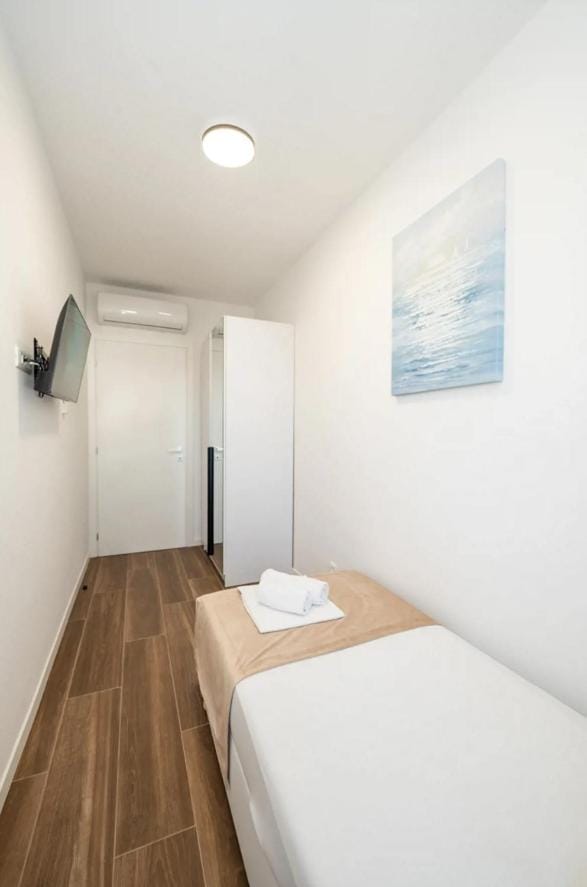 Bed, Bedroom, wardrobe