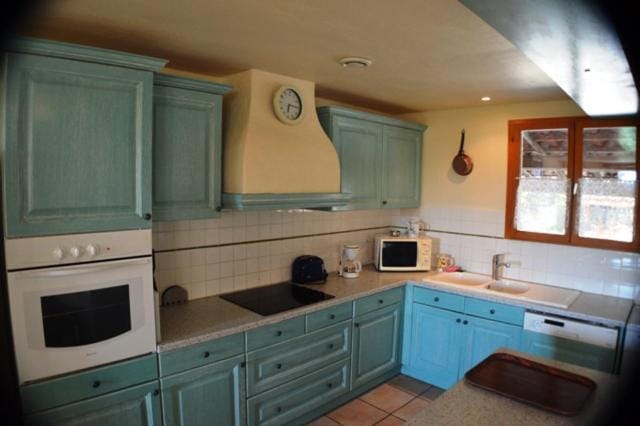 La Treille 3 8 pers House in Grospierres