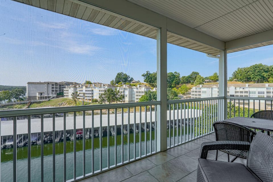 Lake View + Pool Access: Waterfront Ozark Escape! House in Village Four Seasons