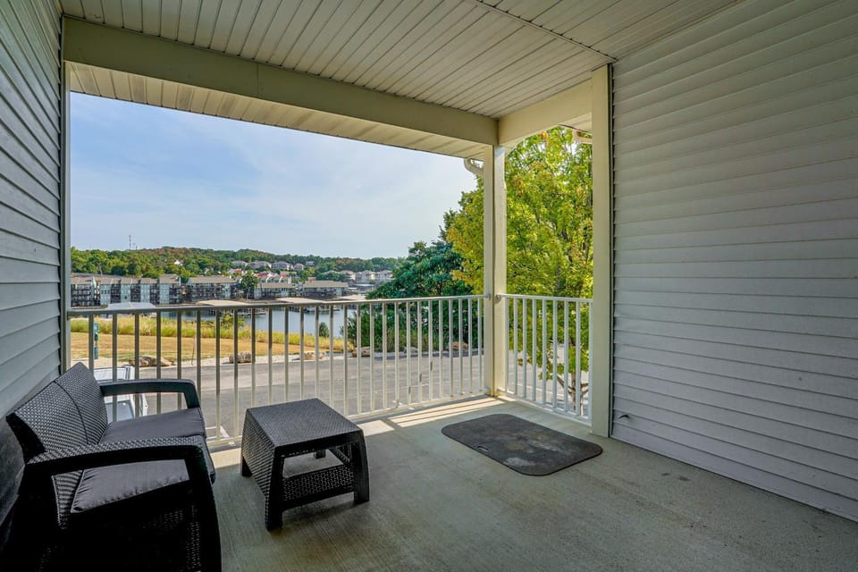 Lake View + Pool Access: Waterfront Ozark Escape! House in Village Four Seasons